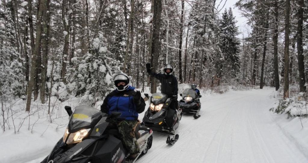 Hiawatha Lodge Inn Eagle River Esterno foto